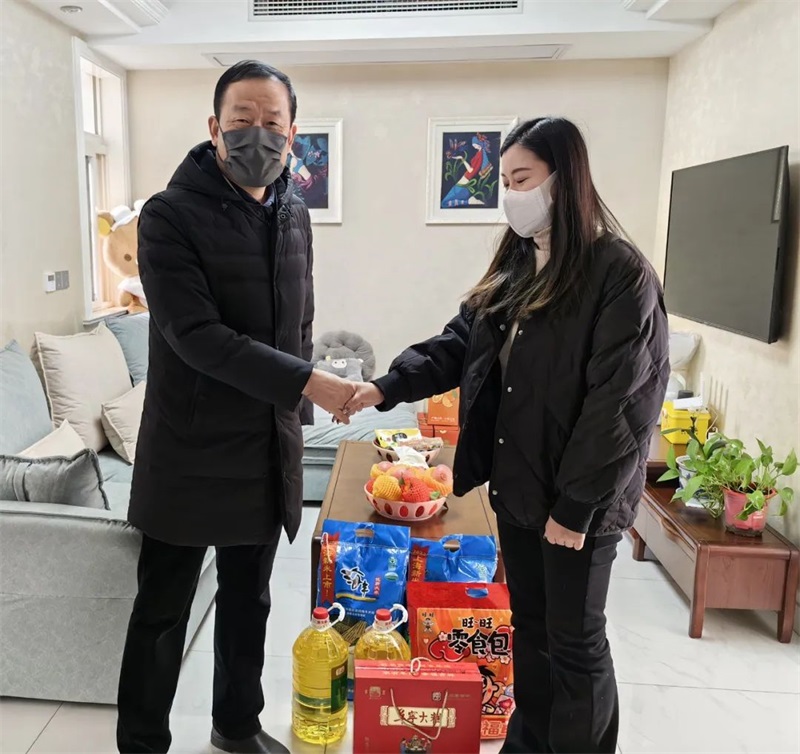 李彪帶隊(duì)看望慰問平臺(tái)困難職工