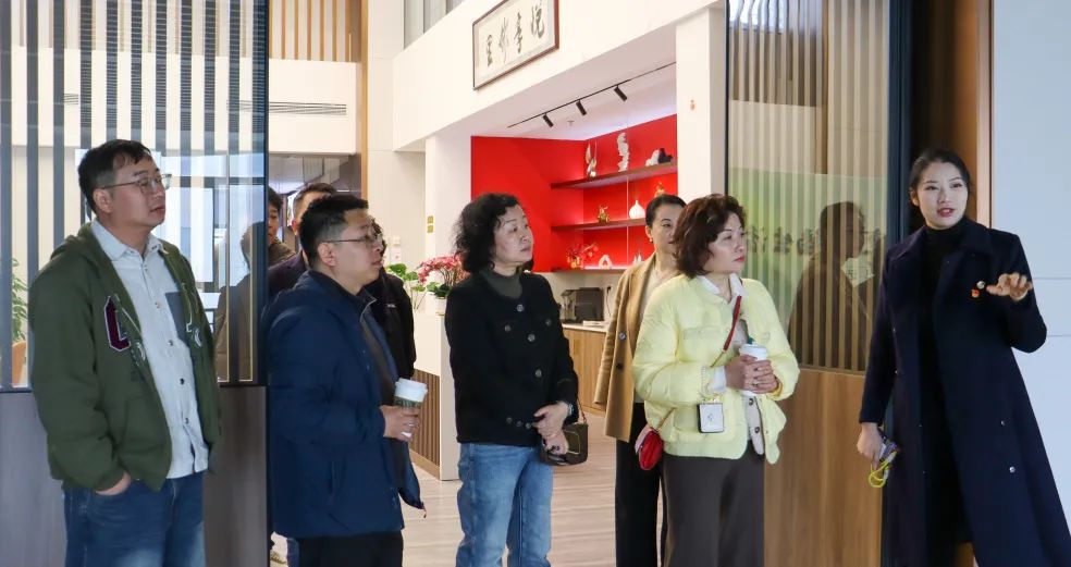 上海浦東新區民政局浦老惠平臺相關領導一行赴悅達仁逸康養中心參觀調研